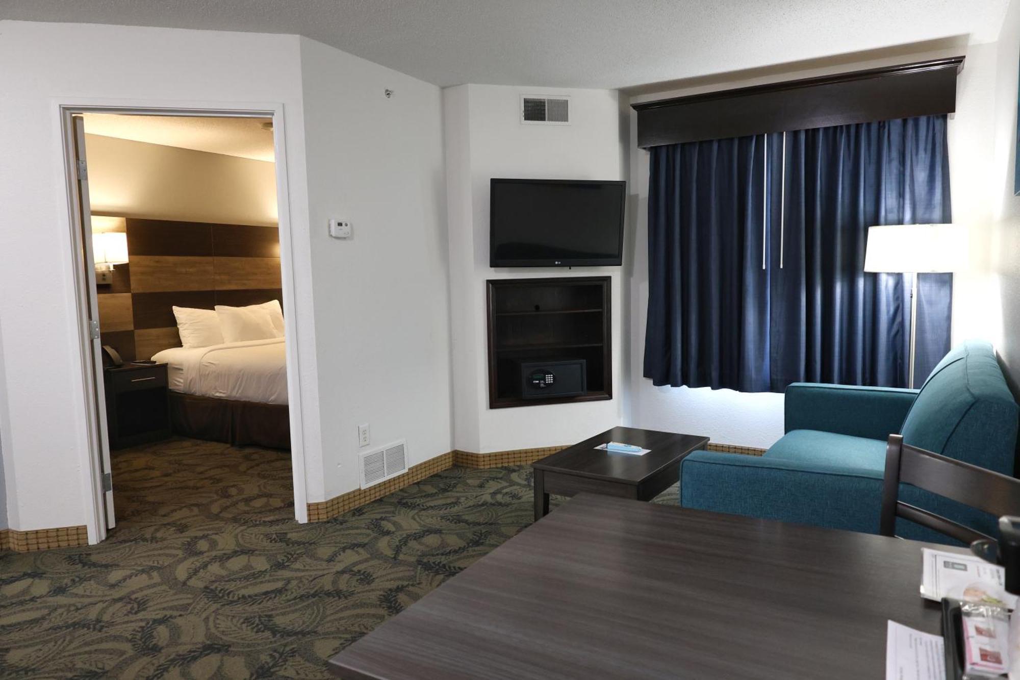 Mainstay Suites Madison Airport Exterior photo