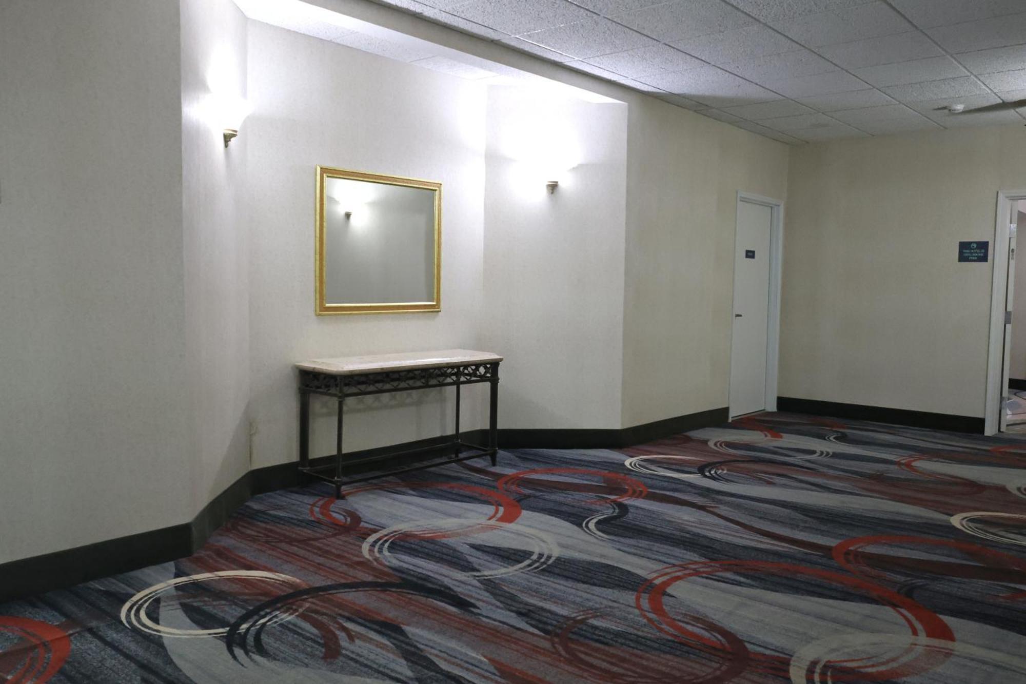 Mainstay Suites Madison Airport Exterior photo