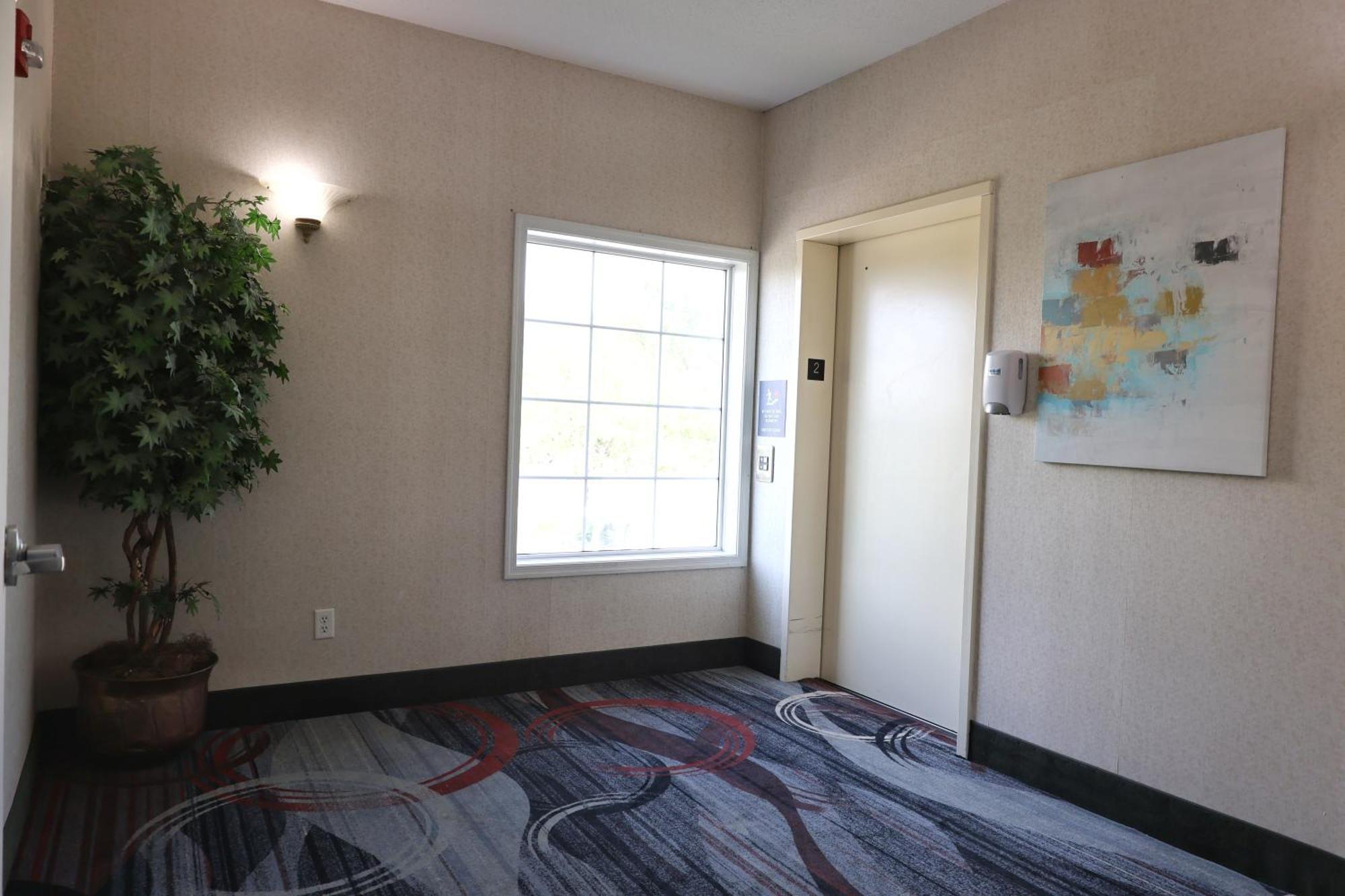 Mainstay Suites Madison Airport Exterior photo