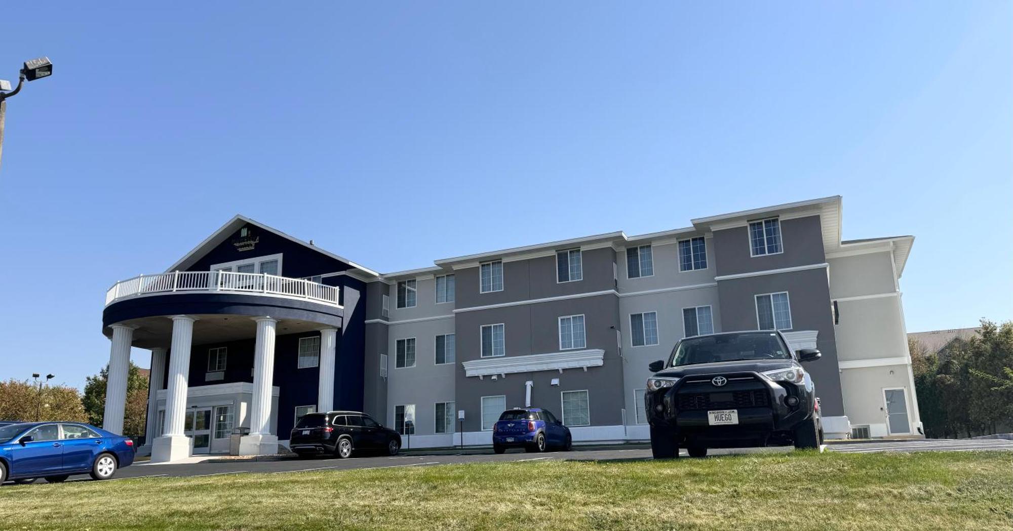 Mainstay Suites Madison Airport Exterior photo