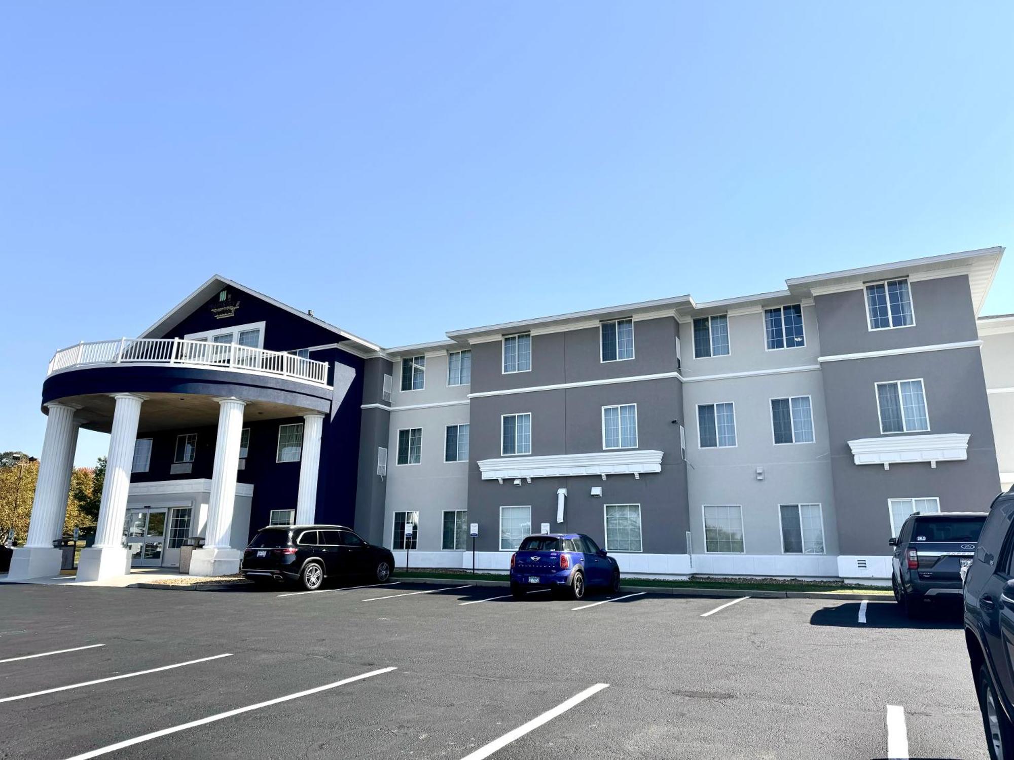 Mainstay Suites Madison Airport Exterior photo