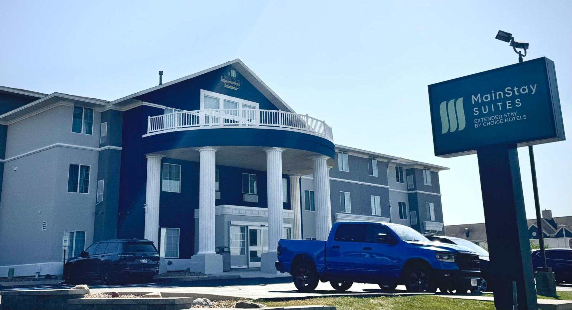 Mainstay Suites Madison Airport Exterior photo