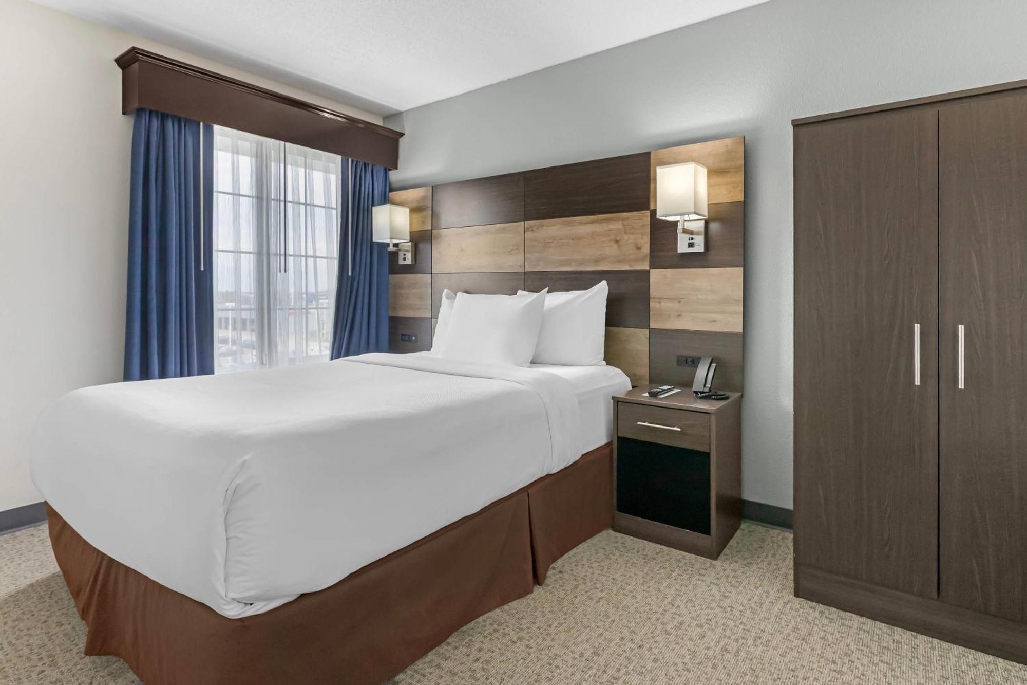Mainstay Suites Madison Airport Exterior photo