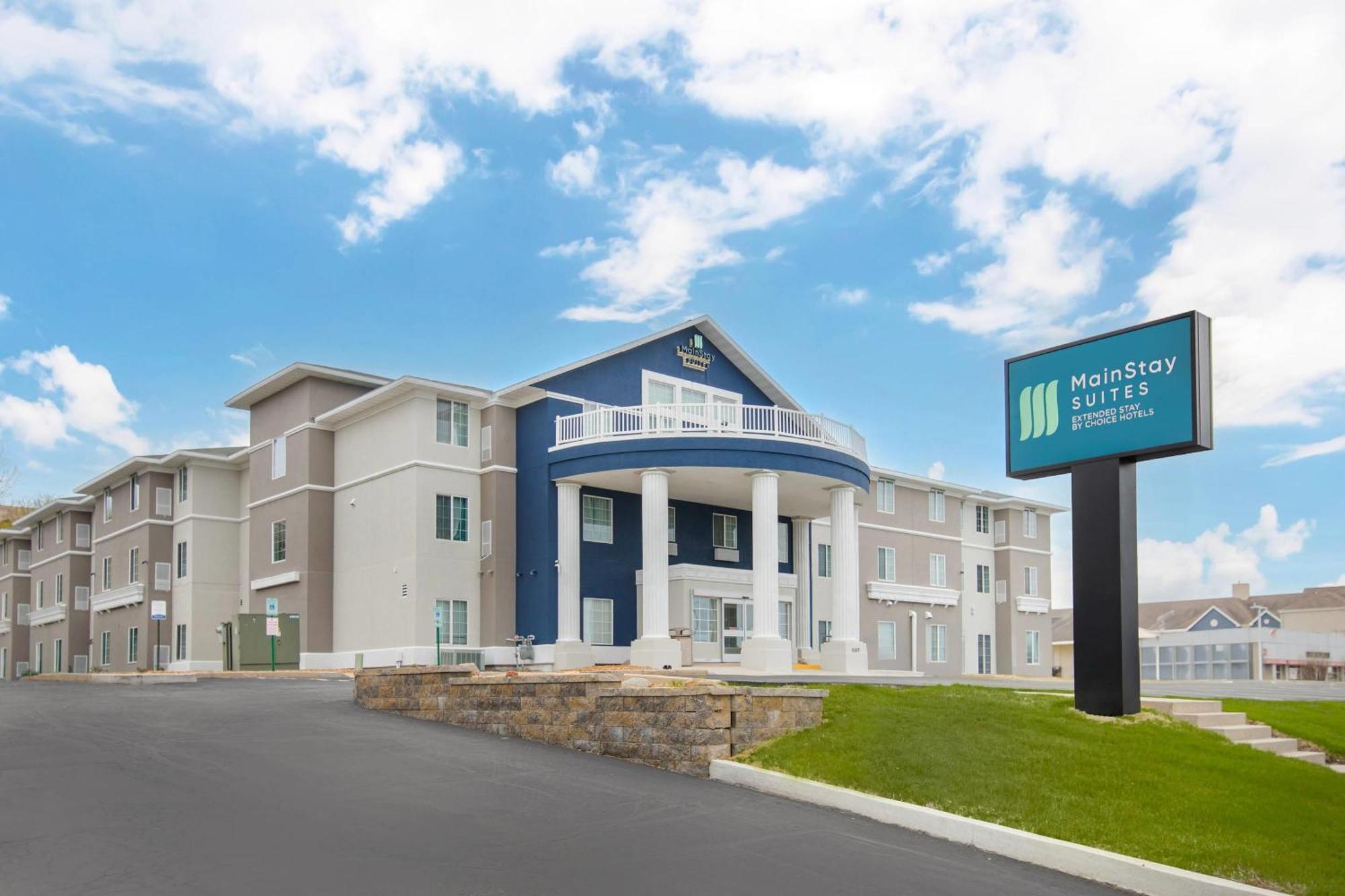 Mainstay Suites Madison Airport Exterior photo