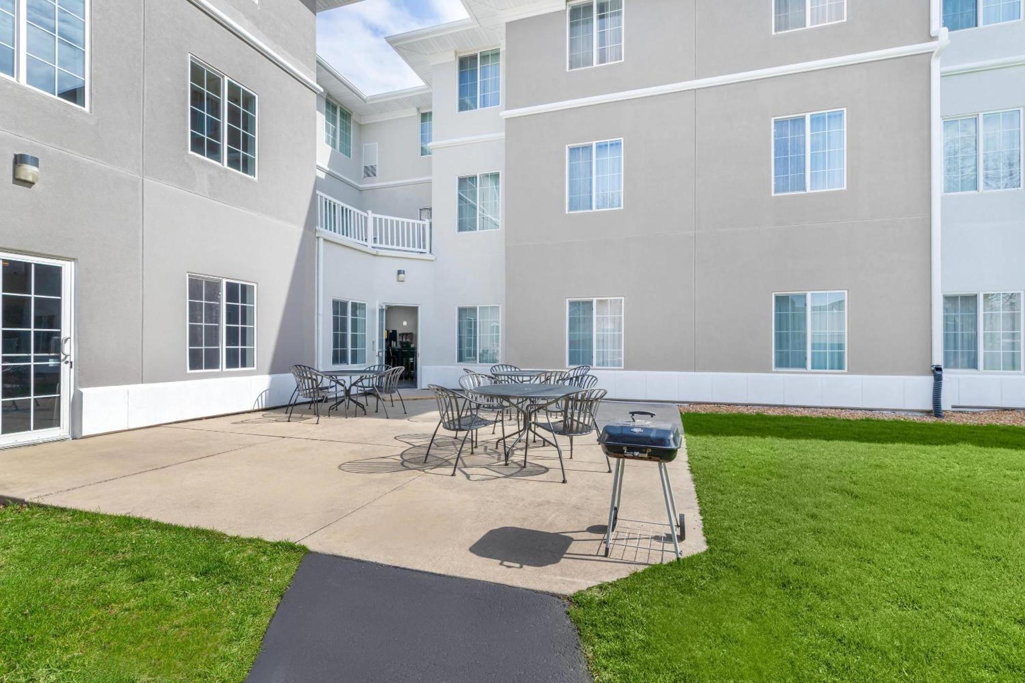 Mainstay Suites Madison Airport Exterior photo