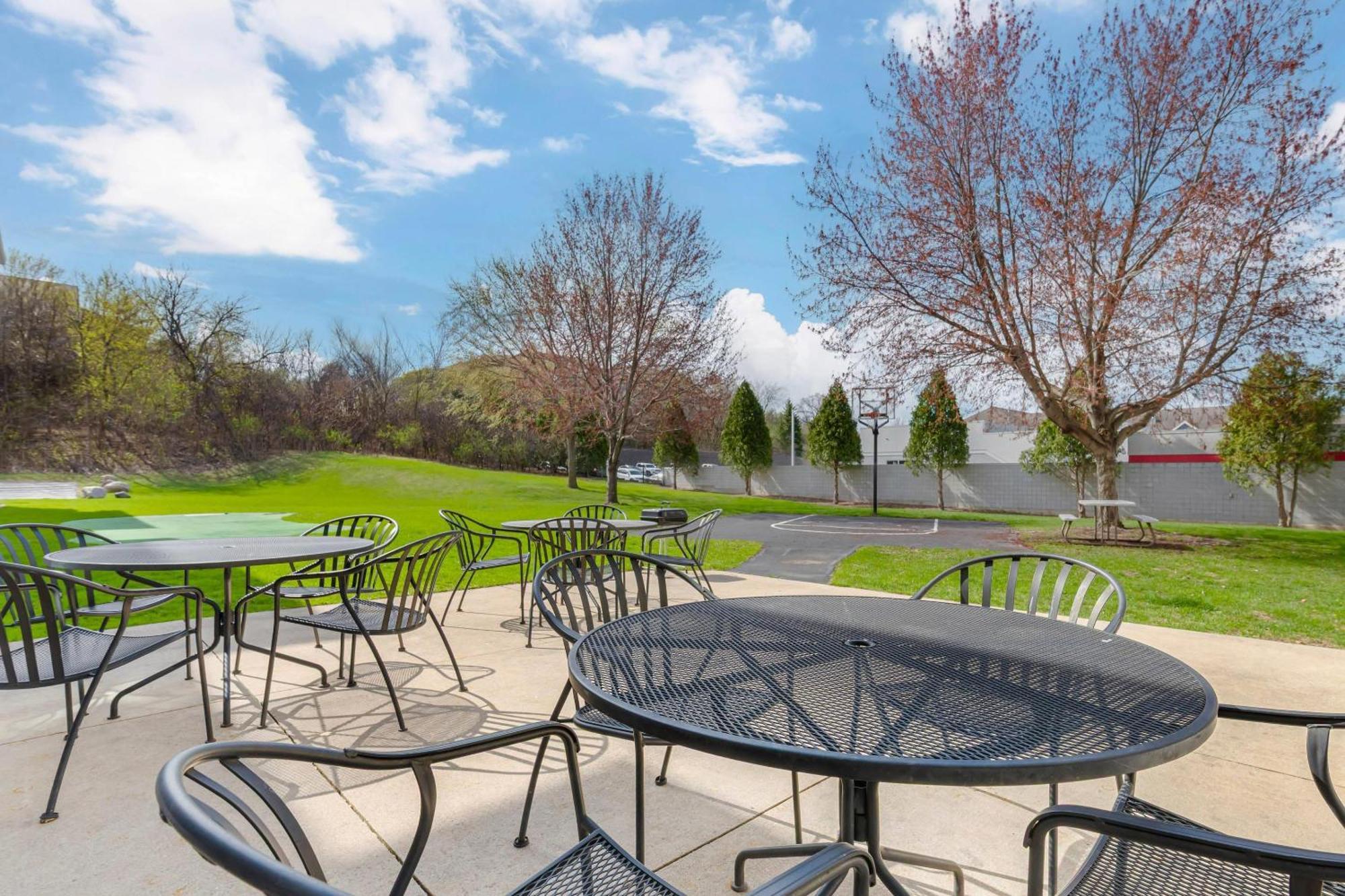 Mainstay Suites Madison Airport Exterior photo